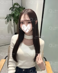 清楚な佇まいに艶やかな黒髪、柔らかな声と優しい微笑みに心も身体もそっとほぐされて